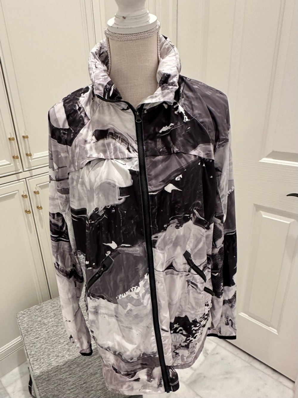 Lulu Lemmon athetica abstract jacket.
